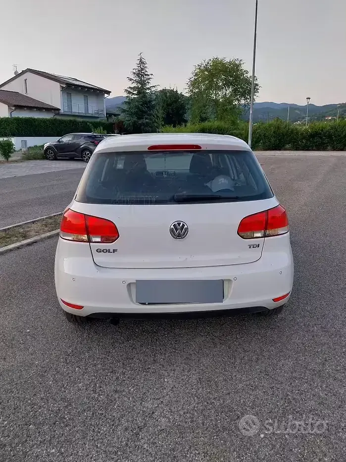 Usata VW Golf VI 105 CV (77 kW) 2011 Bianco Berlina