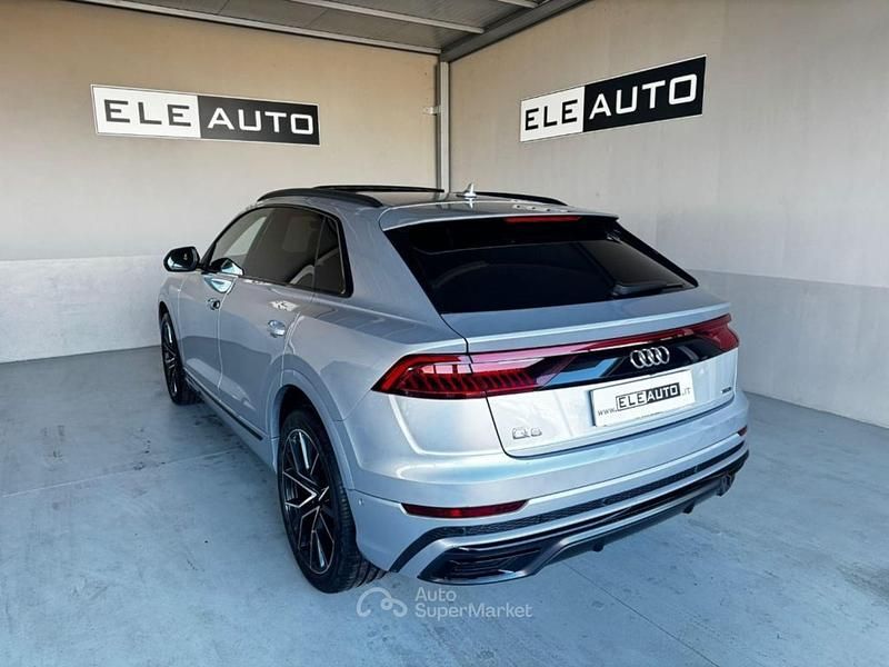 Usata Audi Q8 S-Line 286 CV (210 kW) 2022 Argento SUV