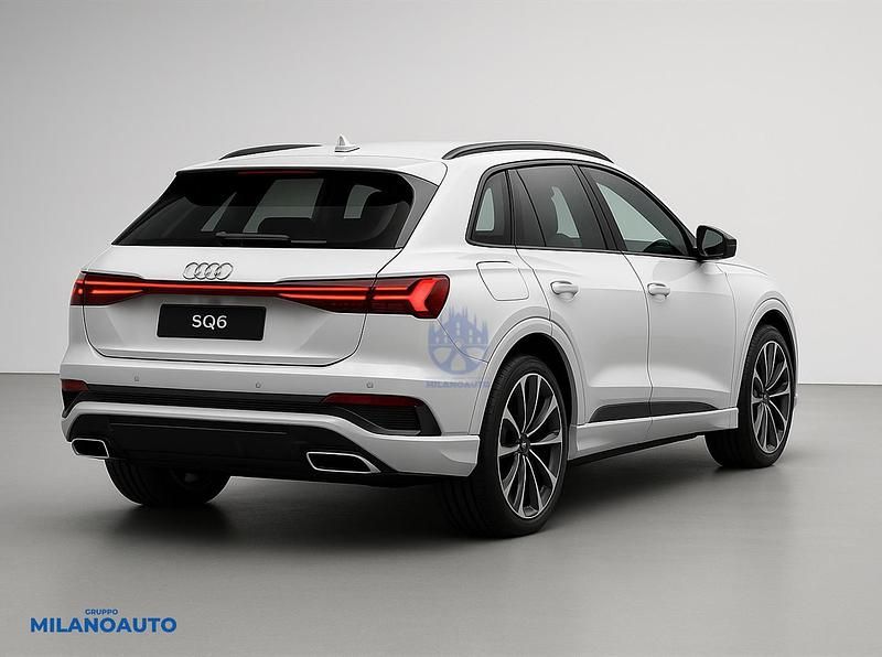 Usata Audi SQ6 e-tron Ambiente 359 kW (489 CV) 2025 Bianco SUV