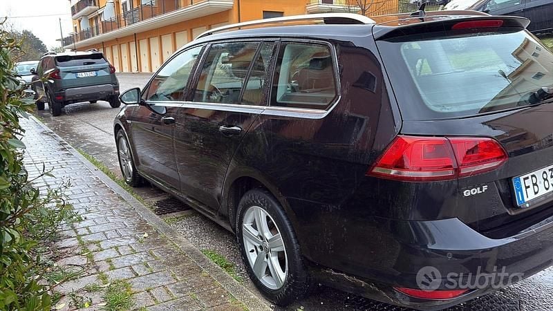 Usata VW Golf VII Highline 110 CV (80 kW) 2015 Nero Station wagon