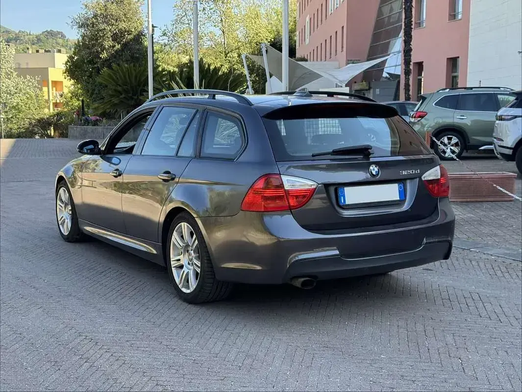 Begagnad BMW 320 M Sport 163 HK (119 kW) 2007 Grå Kombi