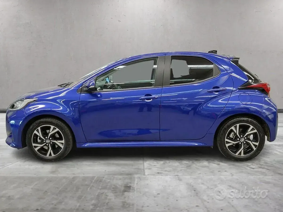 Usata Toyota Yaris Hybrid Trend 92 CV (67 kW) 2025 Blu Berlina