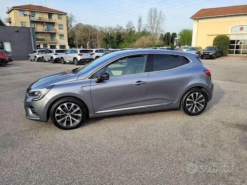 Gebraucht Renault Clio V Techno 94 PS (69 kW) 2023 Grau Limousine