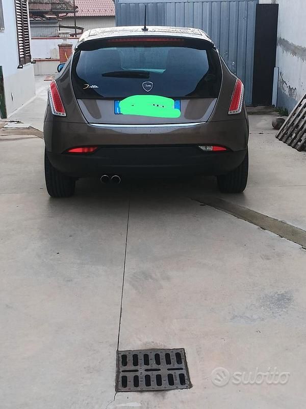 Usata Lancia Delta 80 CV (58 kW) 2011 Utilitaria