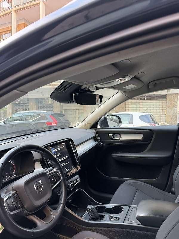 Usata Volvo XC40 Momentum 163 CV (119 kW) 2020 Blu/azzurro SUV