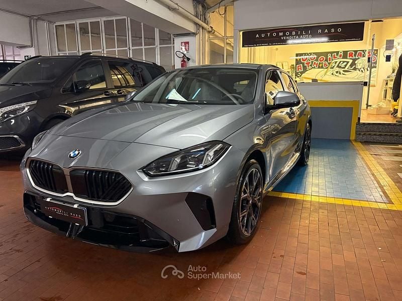 Nuova BMW 120 M Sport 170 CV (125 kW) 2025 Skyscraper grey metallic Utilitaria