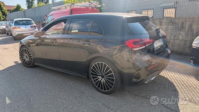 Usata Mercedes A180 116 CV (85 kW) 2019 Nero Berlina