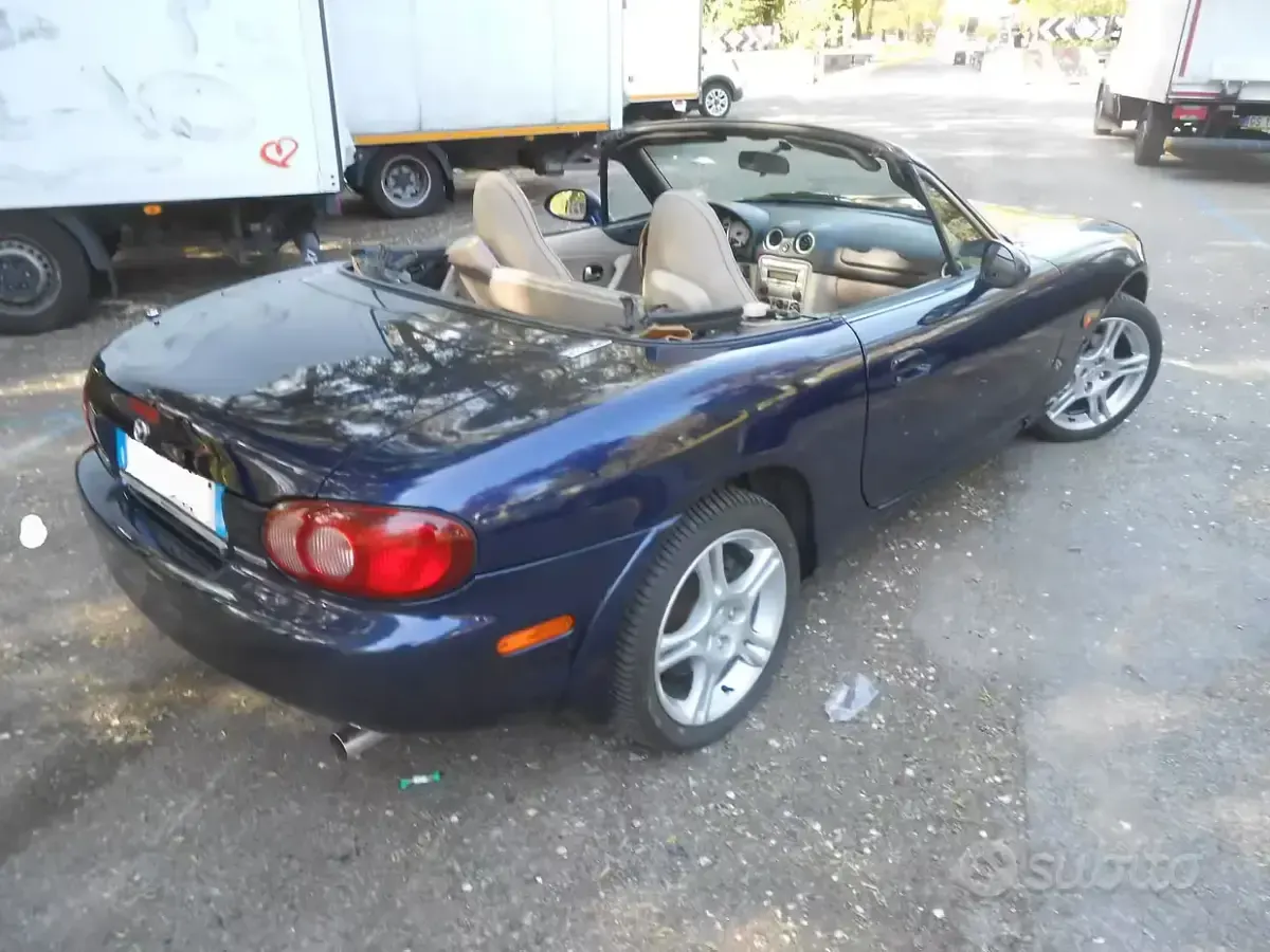 Usata Mazda MX5 110 CV (80 kW) 2004 Blu Cabrio