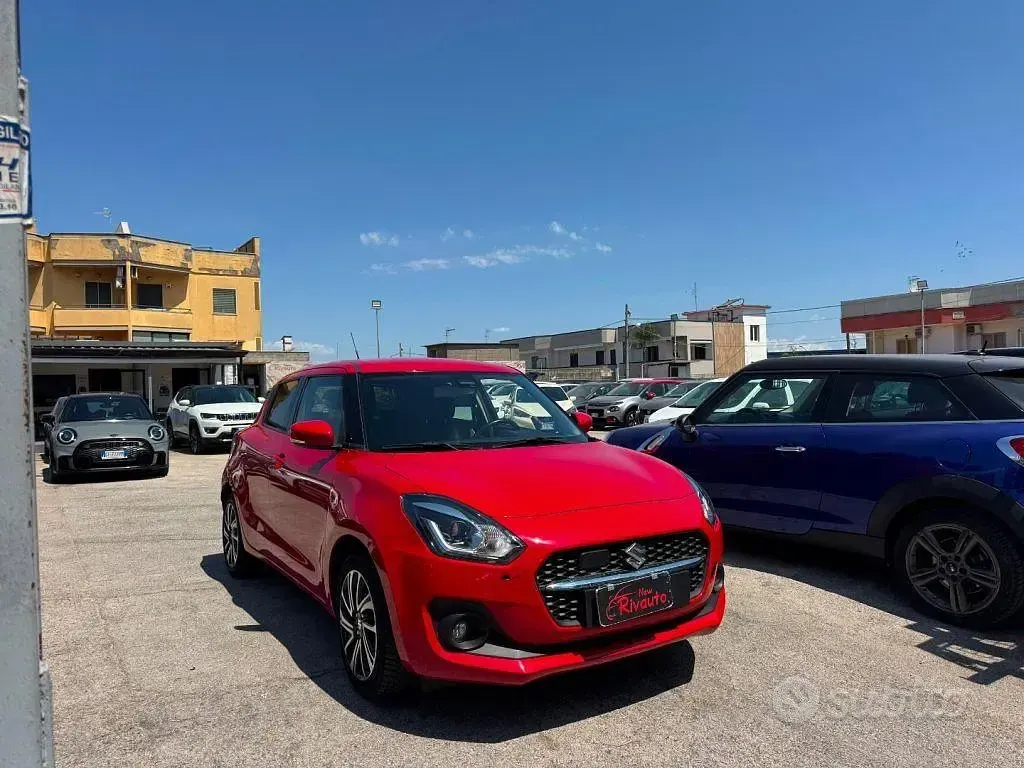 Usata Suzuki Swift 83 CV (61 kW) 2022 Rosso Utilitaria