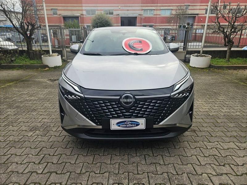 Usata Nissan Qashqai Acenta 140 CV (102 kW) 2025 Metallizzato  argento SUV