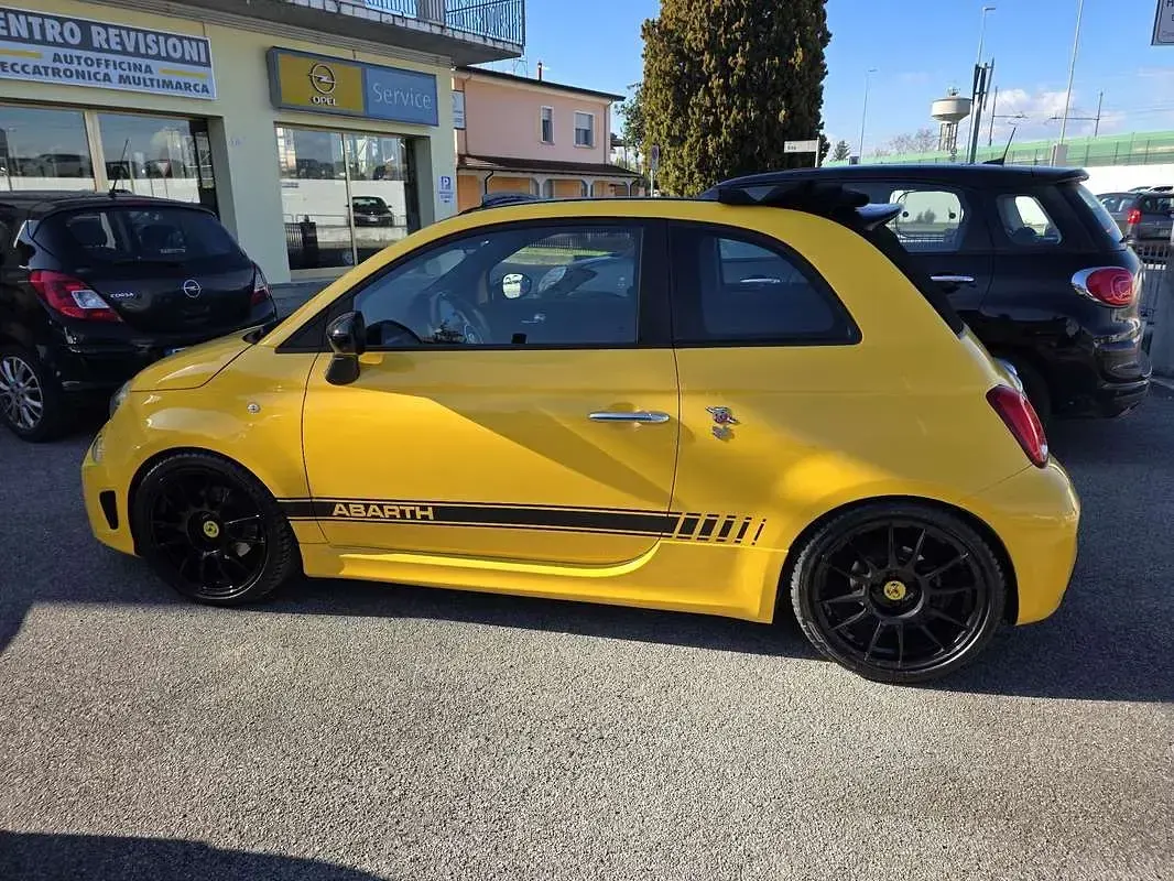 Usata Abarth 595C 145 CV (106 kW) 2018 Giallo Cabrio