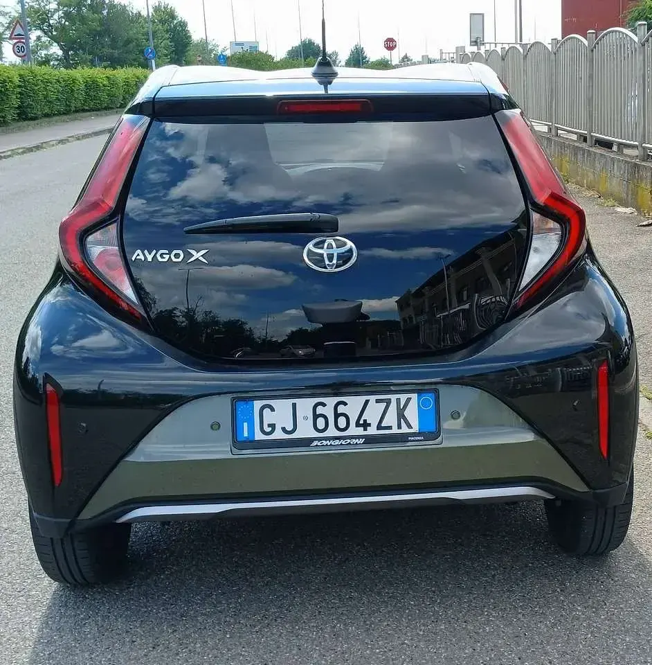 Usata Toyota Aygo X 72 CV (52 kW) 2022 Vernice metallizzata SUV