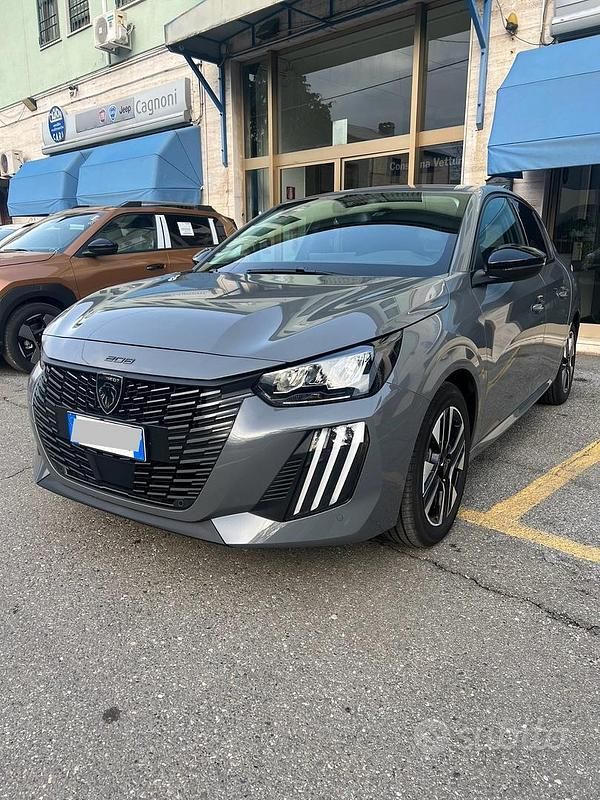 Usata Peugeot 208 Allure 101 CV (74 kW) 2025 Other Utilitaria