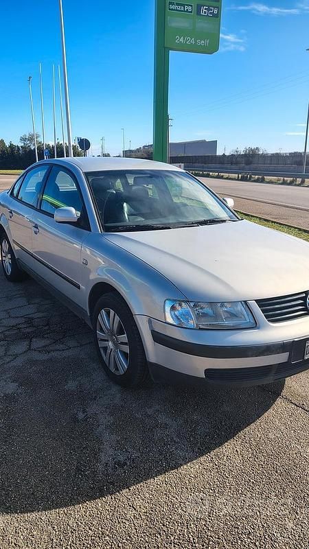 Usata VW Passat 150 CV (110 kW) 1998 Grigio Berlina