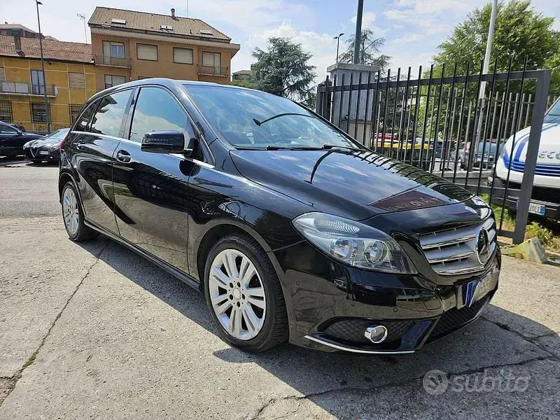 Usata Mercedes B180 109 CV (80 kW) 2013 Nero Utilitaria