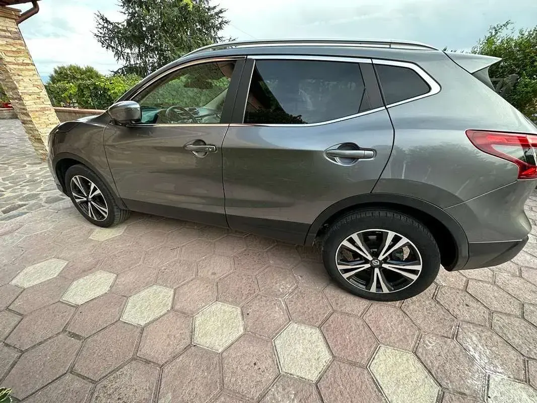 Usata Nissan Qashqai N-Connecta 116 CV (85 kW) 2019 Grigio SUV