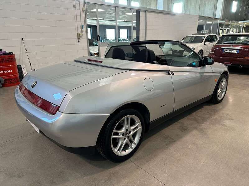 Usata Alfa Romeo Spider 150 CV (110 kW) 1996 Argento Cabrio