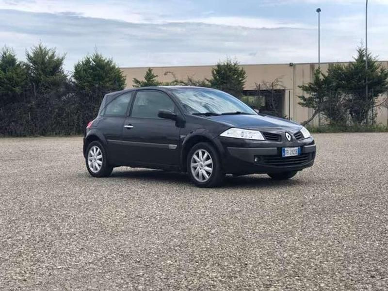 Blu/azzurro Usata 2006 Renault Mégane II Dynamique Tre volumi | 1200 € (Ottimo prezzo) - Immagine 1/4