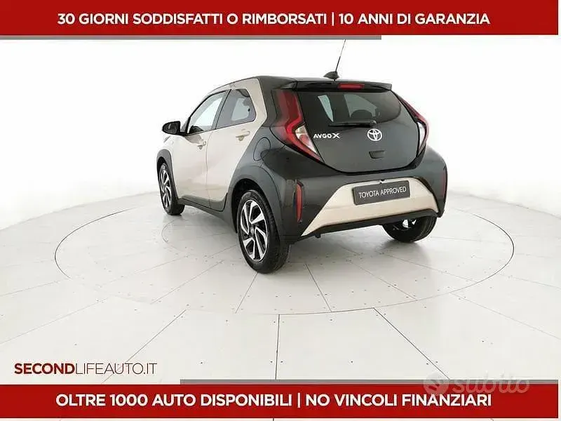 Usata Toyota Aygo X Lounge 72 CV (52 kW) 2023 Beige SUV