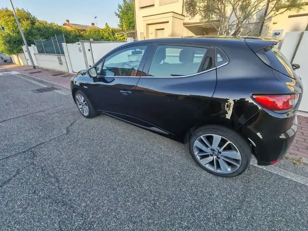 Usata Renault Clio IV 73 CV (53 kW) 2014 Nero Berlina