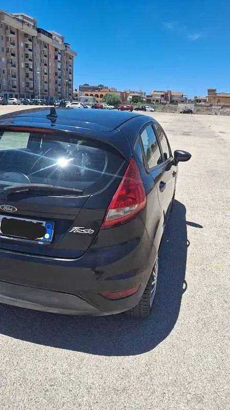 Usata Ford Fiesta 68 CV (50 kW) 2011 Nero Berlina