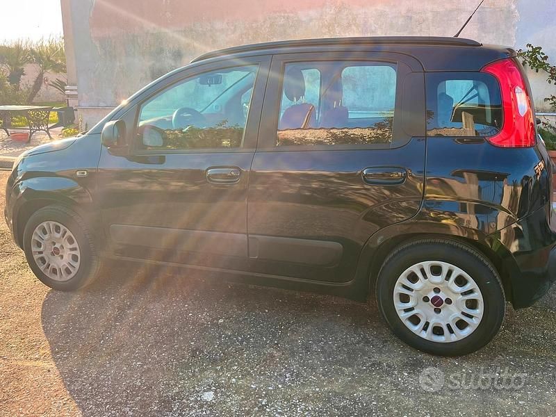 Usata Fiat Panda Lounge 69 CV (50 kW) 2014 Nero Utilitaria