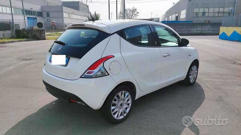Usata Lancia Ypsilon 95 CV (69 kW) 2015 Bianco Utilitaria