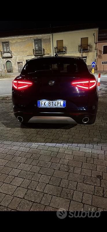 Usata Alfa Romeo Stelvio Executive 210 CV (154 kW) 2017 Blu SUV