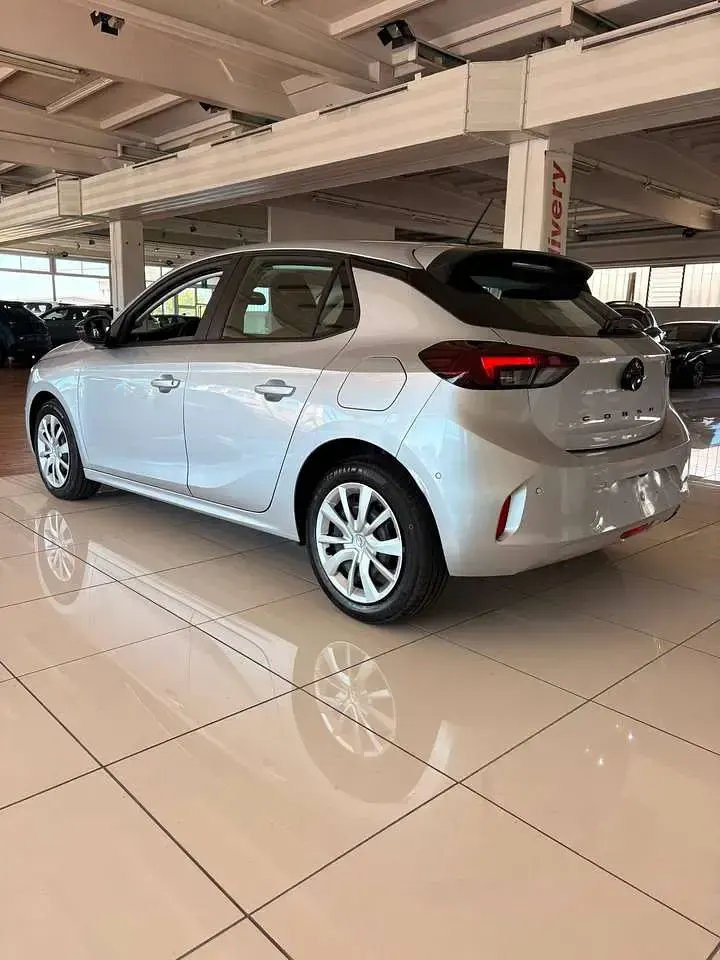 Usata Opel Corsa Edition 101 CV (74 kW) 2024 Argento Utilitaria