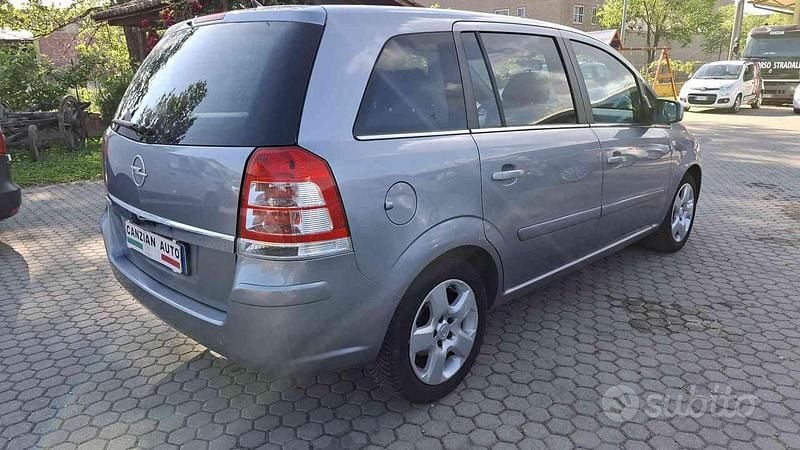 Usata Opel Zafira 140 CV (102 kW) 2010 Grigio Monovolume