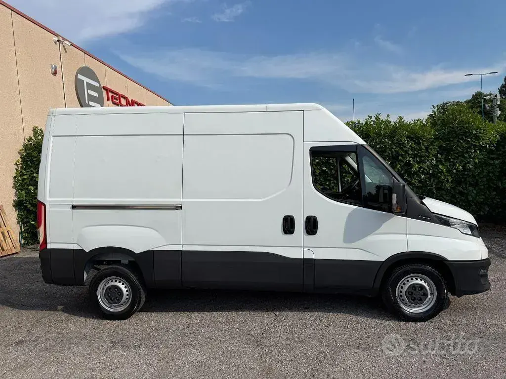 Usata Iveco Daily 116 CV (85 kW) 2020 Bianco Berlina