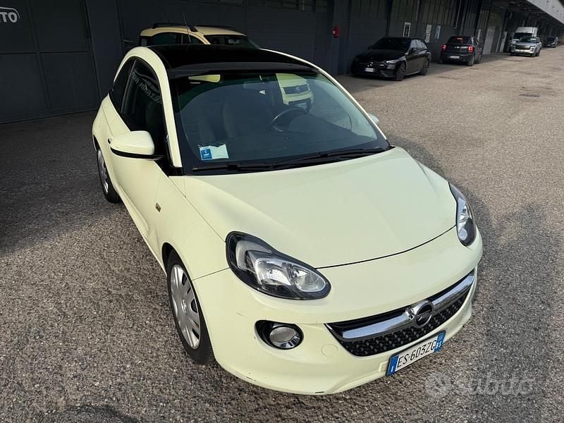 Usata Opel Adam 70 CV (51 kW) 2014 Utilitaria