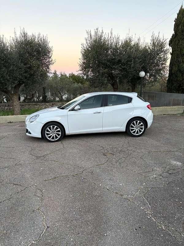 Usata Alfa Romeo Giulietta Distinctive 120 CV (88 kW) 2016 Utilitaria