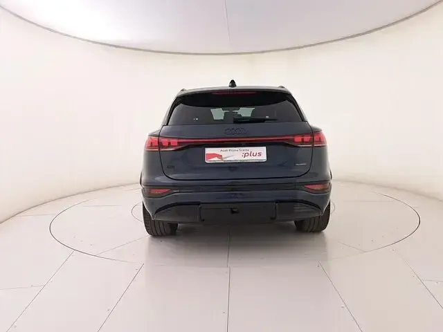Usata Audi Q6 e-tron S-Line 284 kW (387 CV) 2025 Blu plasma metallizzato SUV