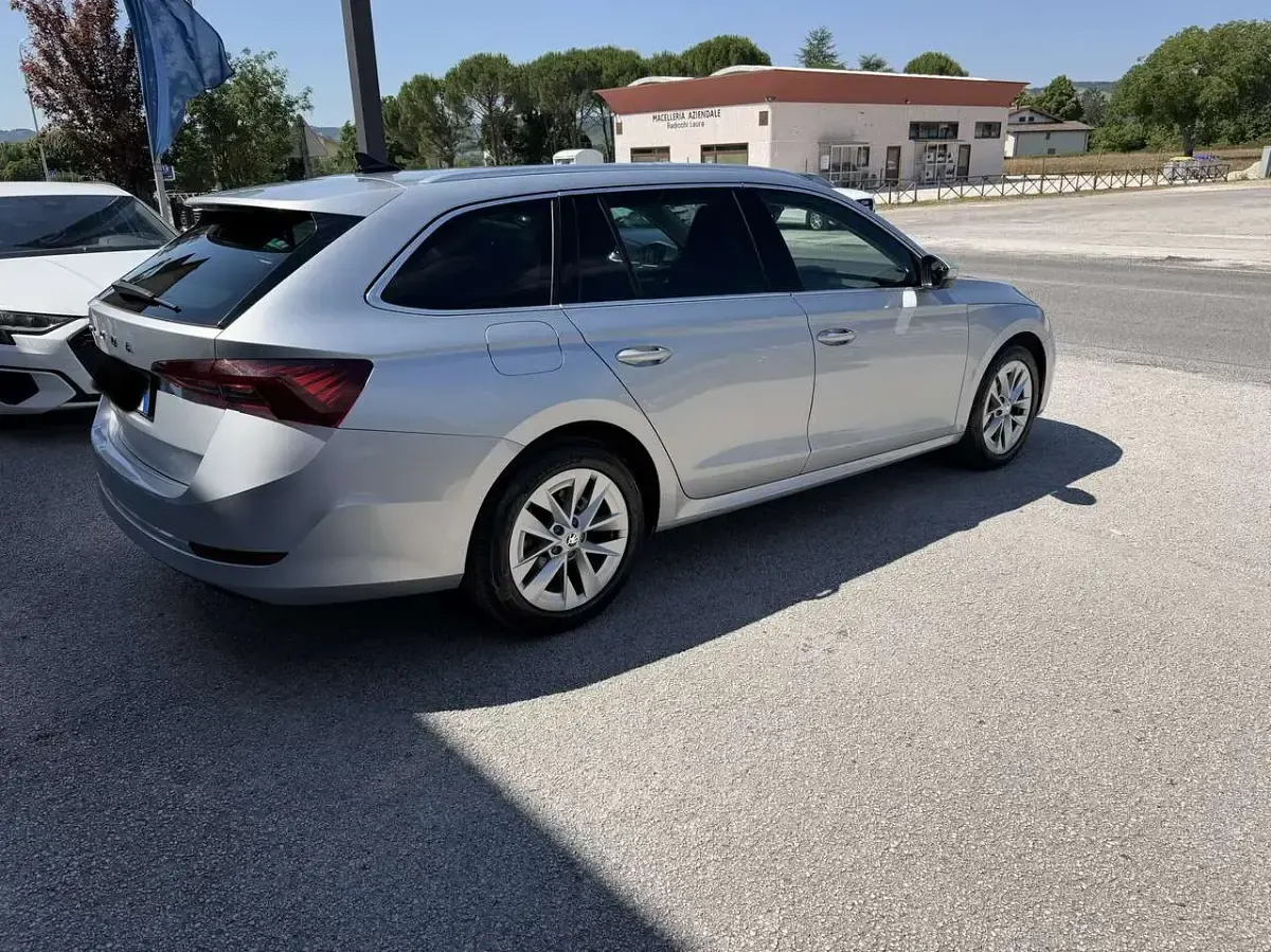 Usata Skoda Octavia G-TEC Style 131 CV (96 kW) 2022 Argento Station wagon
