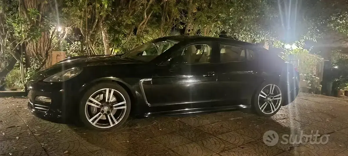 Usata Porsche Panamera 250 CV (183 kW) 2012 Nero Utilitaria