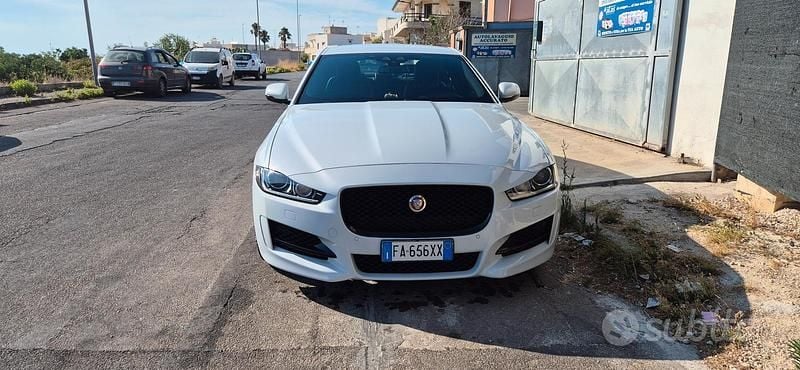 Usata Jaguar XE R-Sport 180 CV (132 kW) 2015 Bianco Berlina