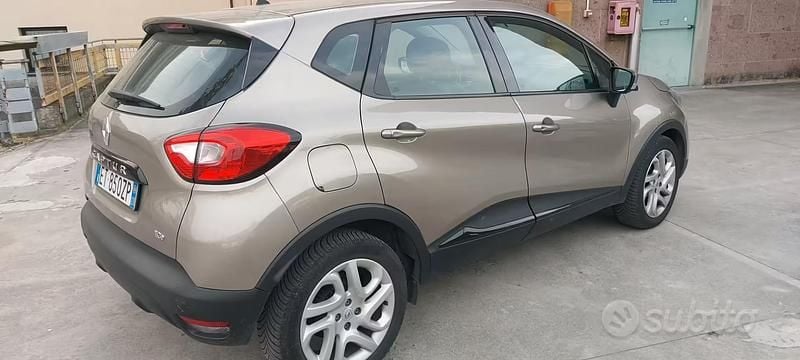 Usata Renault Captur 120 CV (88 kW) 2014 Grigio SUV