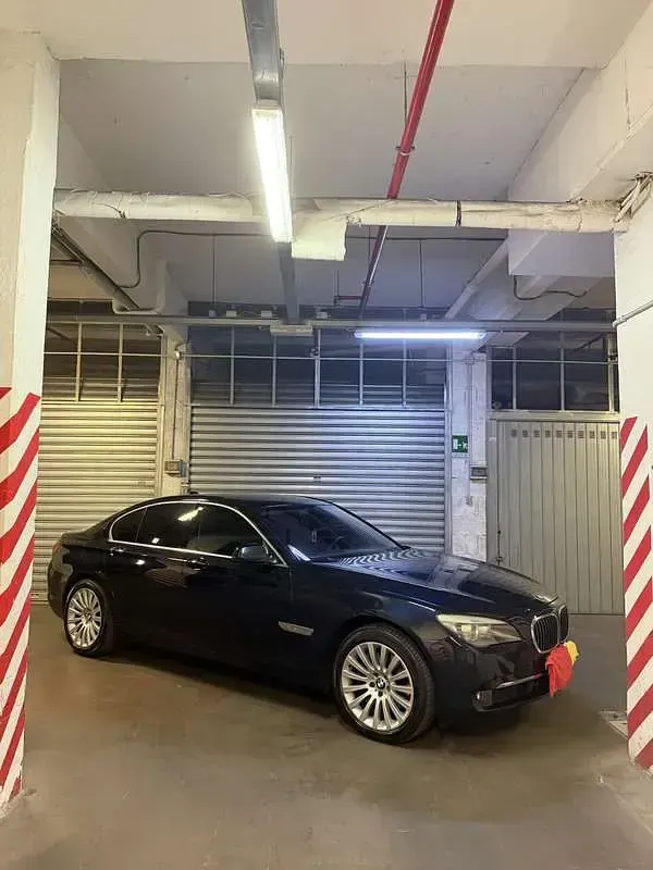 Usata BMW 740 Comfort Edition 306 CV (225 kW) 2010 Blu/azzurro Berlina