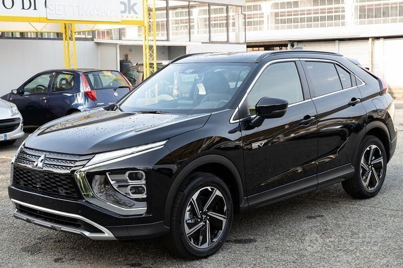 Nero Usata 2023 Mitsubishi Eclipse Cross Instyle SUV | 26.900 € (Buon prezzo) - Immagine 1/4