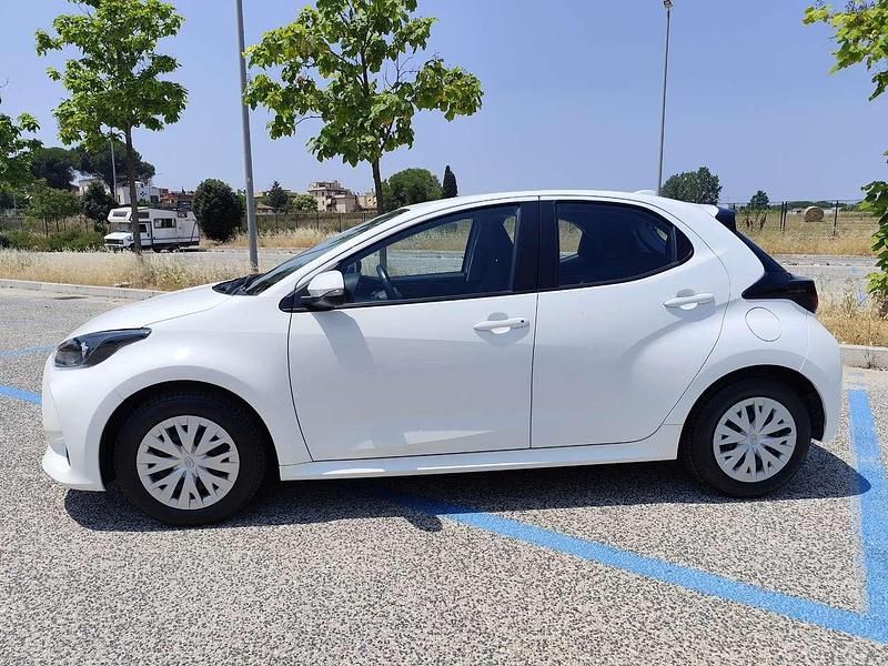 Usata Toyota Yaris Active 72 CV (52 kW) 2023 Bianco Berlina