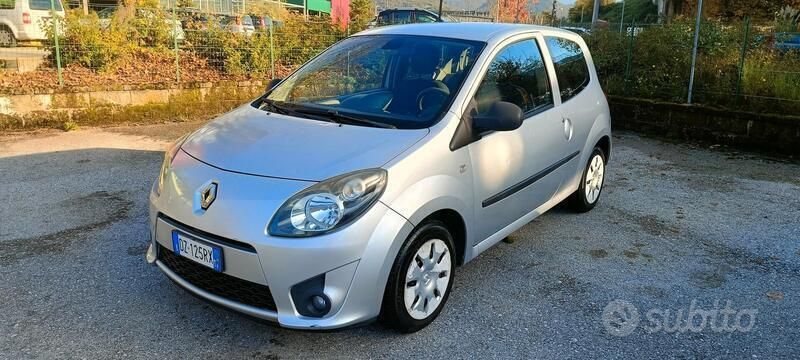 Grigio Usata 2009 Renault Twingo Dynamique Due volumi | 2399 € (Buon prezzo) - Immagine 1/4