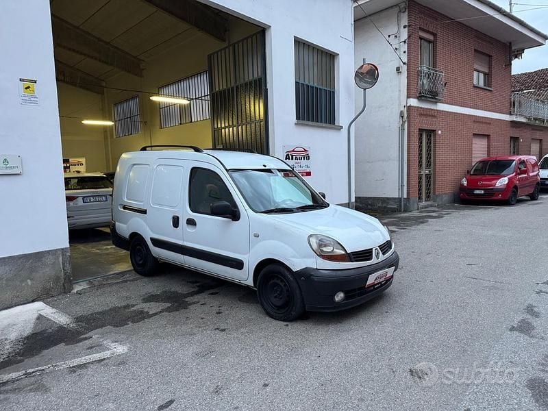 Usata Renault Kangoo 70 CV (51 kW) 2006 Bianco Monovolume