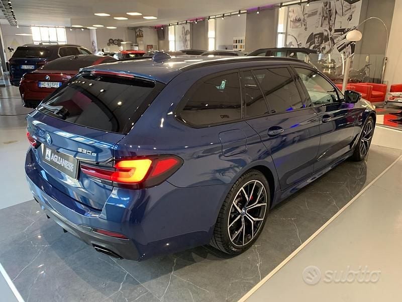 Usata BMW 530e M Sport 292 CV (214 kW) 2023 Blu Station wagon