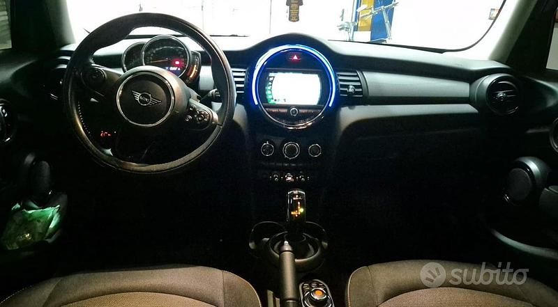 Usata Mini Cooper D 116 CV (85 kW) 2019 Grigio Utilitaria