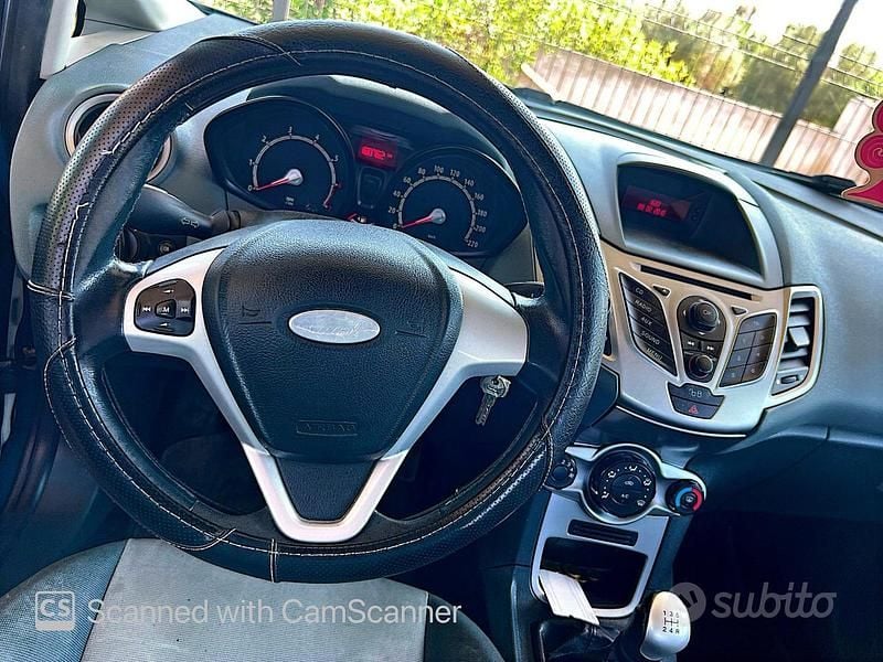Usata Ford Fiesta 96 CV (70 kW) 2010 Blu Utilitaria