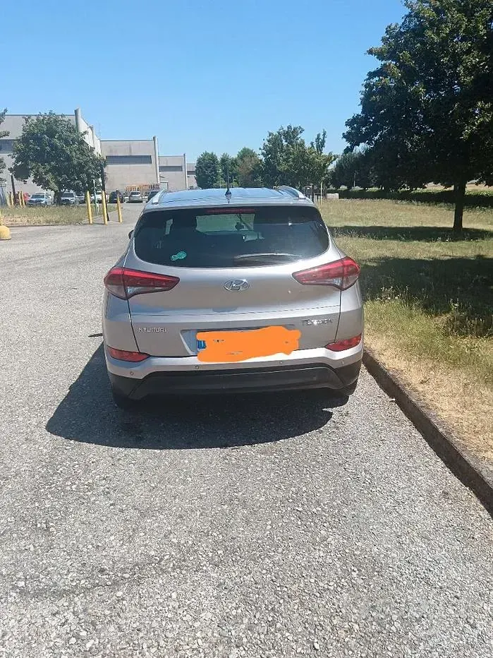 Usata Hyundai Tucson 132 CV (97 kW) 2016 Grigio SUV
