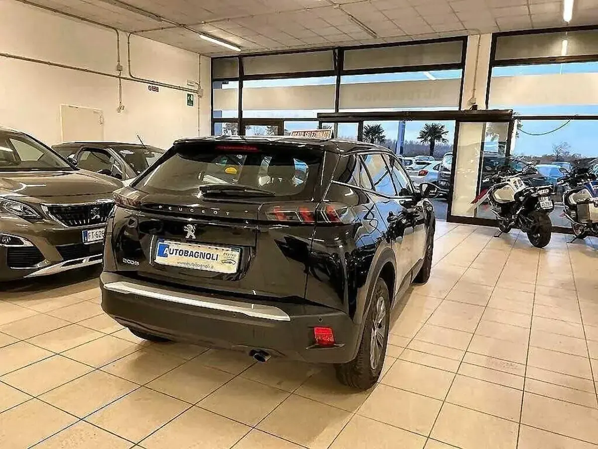 Usata Peugeot 2008 Active 101 CV (74 kW) 2022 Nero SUV