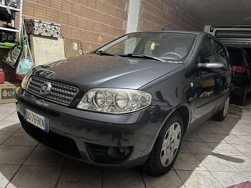 Usata 2025 Fiat Punto Classica Due volumi | 3900 € (Buon prezzo) - Immagine 1/1