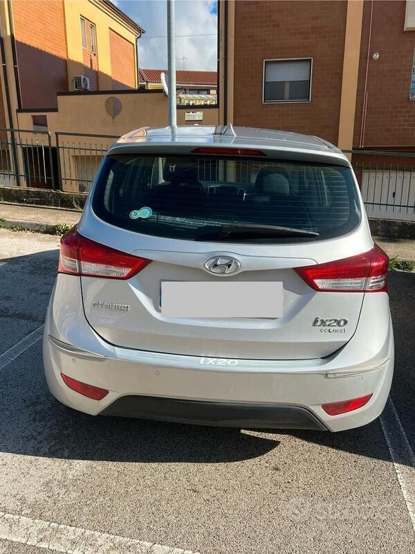 Grigio Usata 2016 Hyundai ix20 Utilitaria | 7800 € (Buon prezzo) - Immagine 1/4